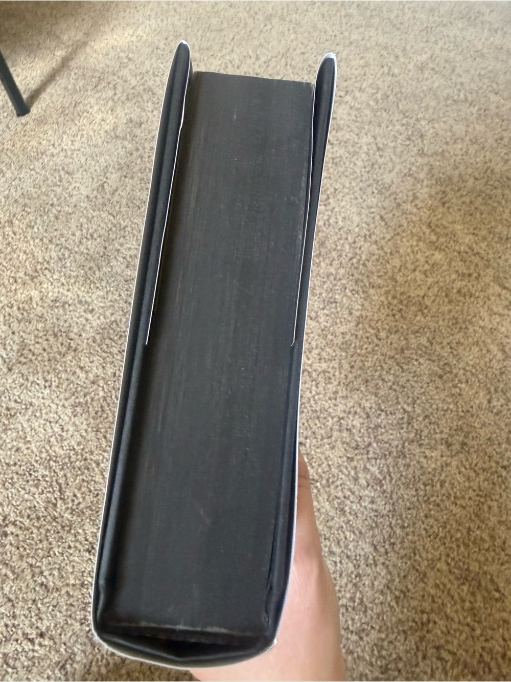 Signed copy of Onyx storm by Rebecca Yarros - Picture 7 of 7